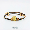 Shinee Jewellry ชาร์มปี่เซียะ ขนาด Freesize สายสีดำไหมสีทอง
